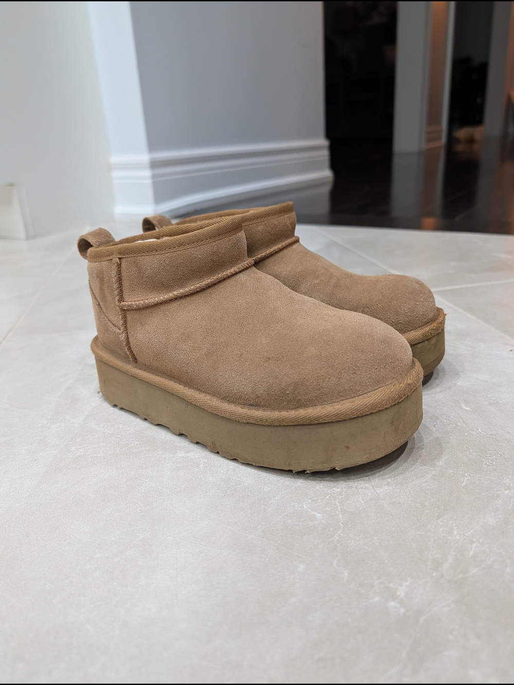 UGG Classic Ultra Mini Girls Platform Boots Chestnut Suede Kids Size 2